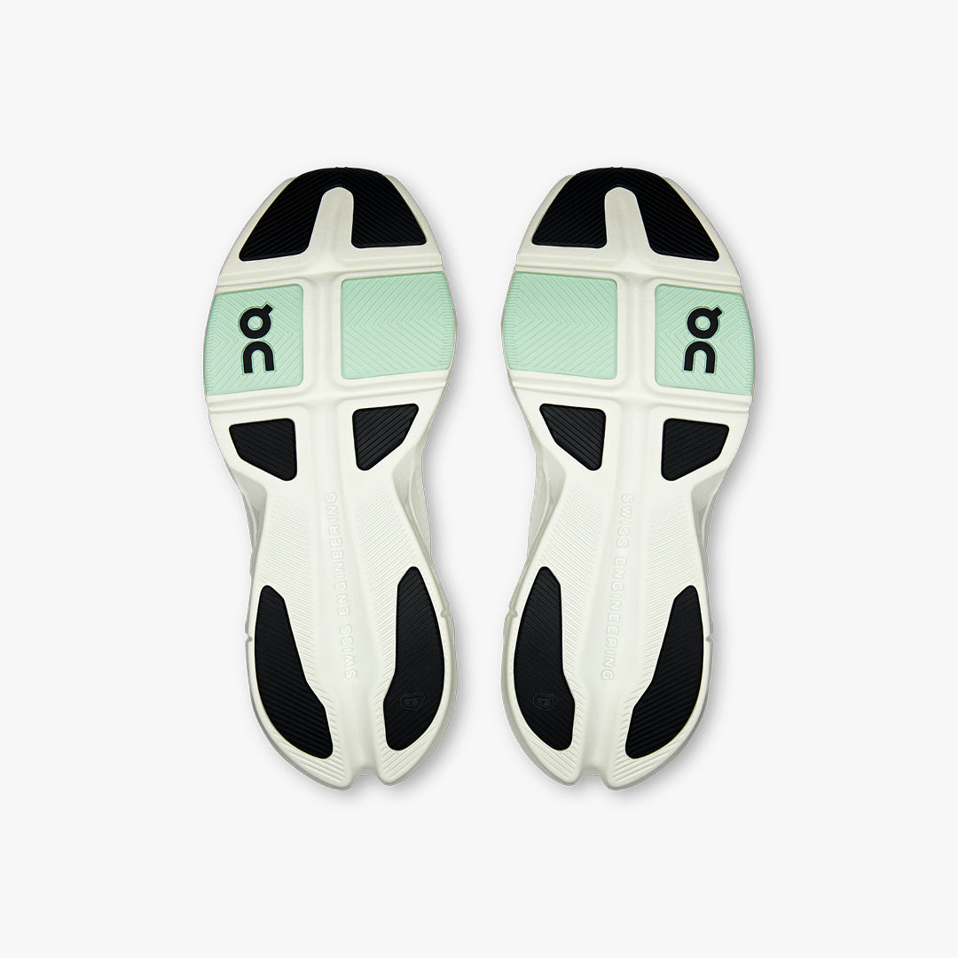 ON Women's Cloudpulse Next