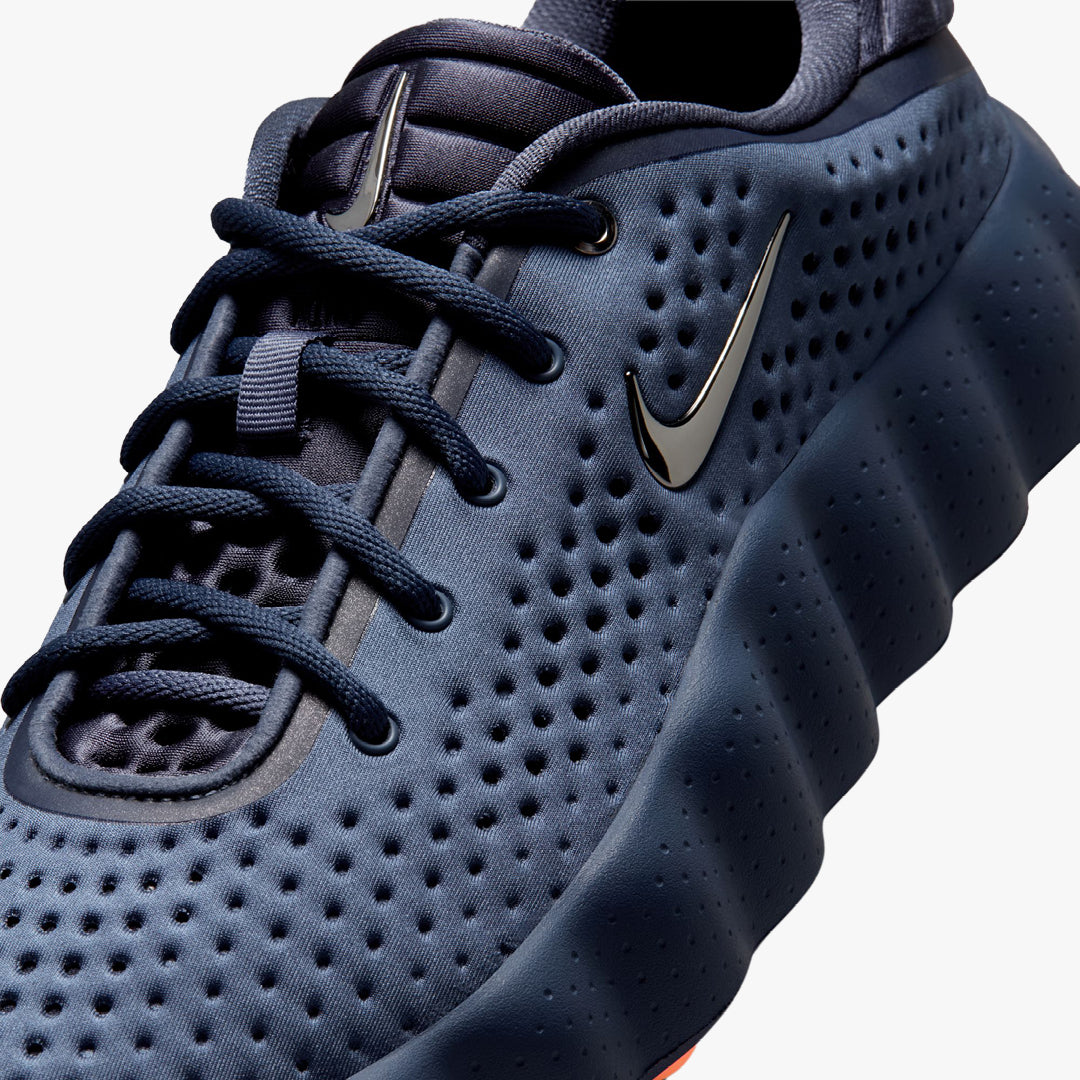 Nike Men's Mind 002
