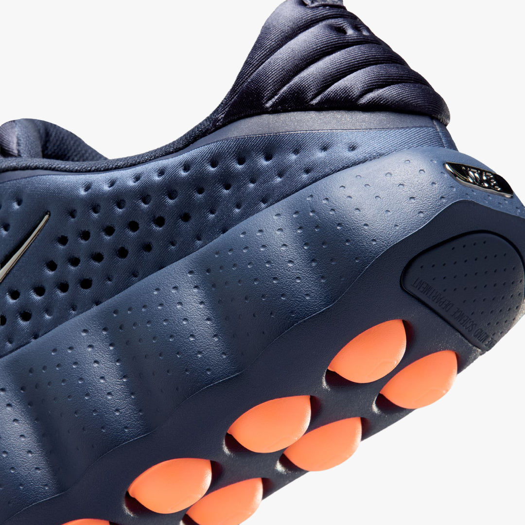 Nike Men's Mind 002