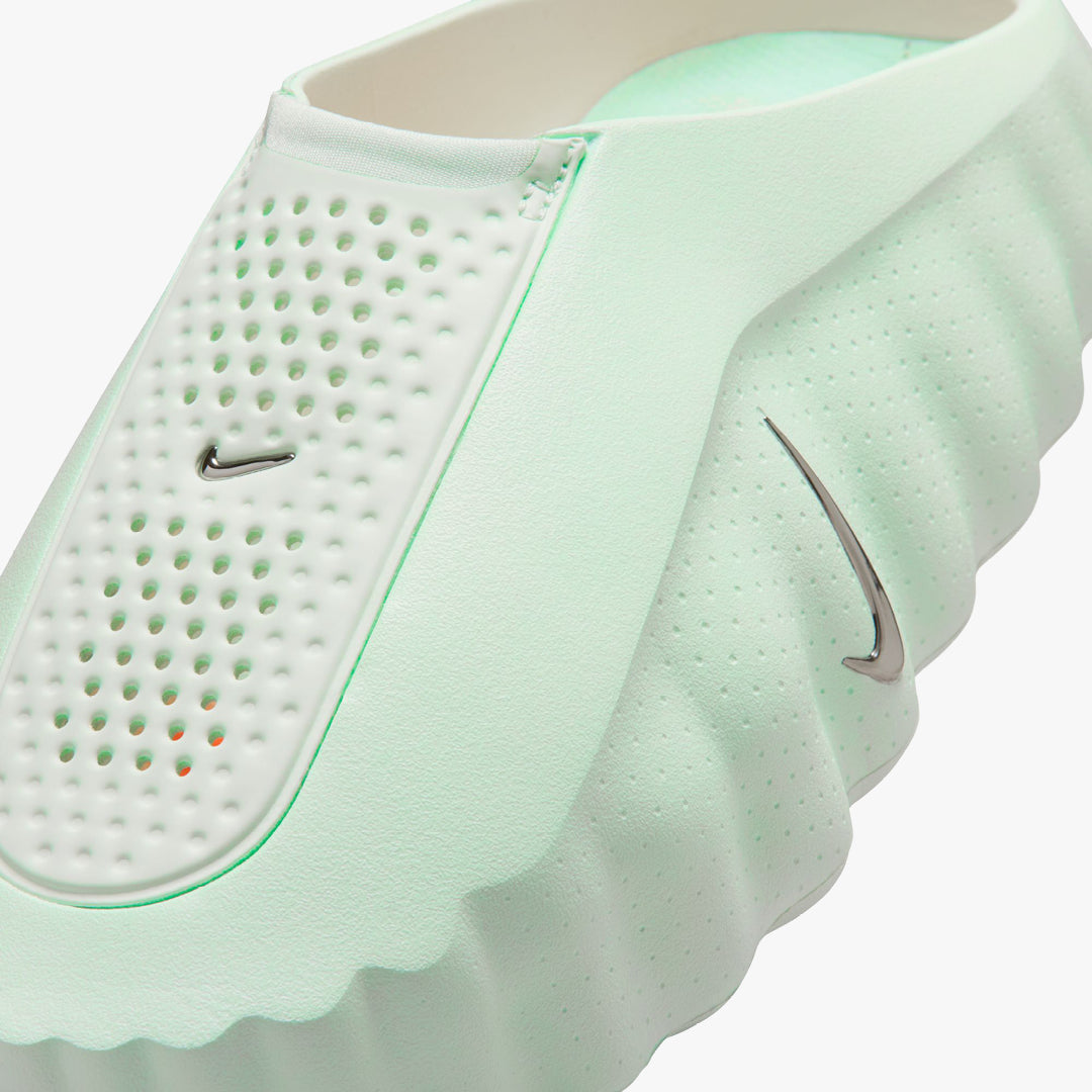 Nike Women's Mind 001