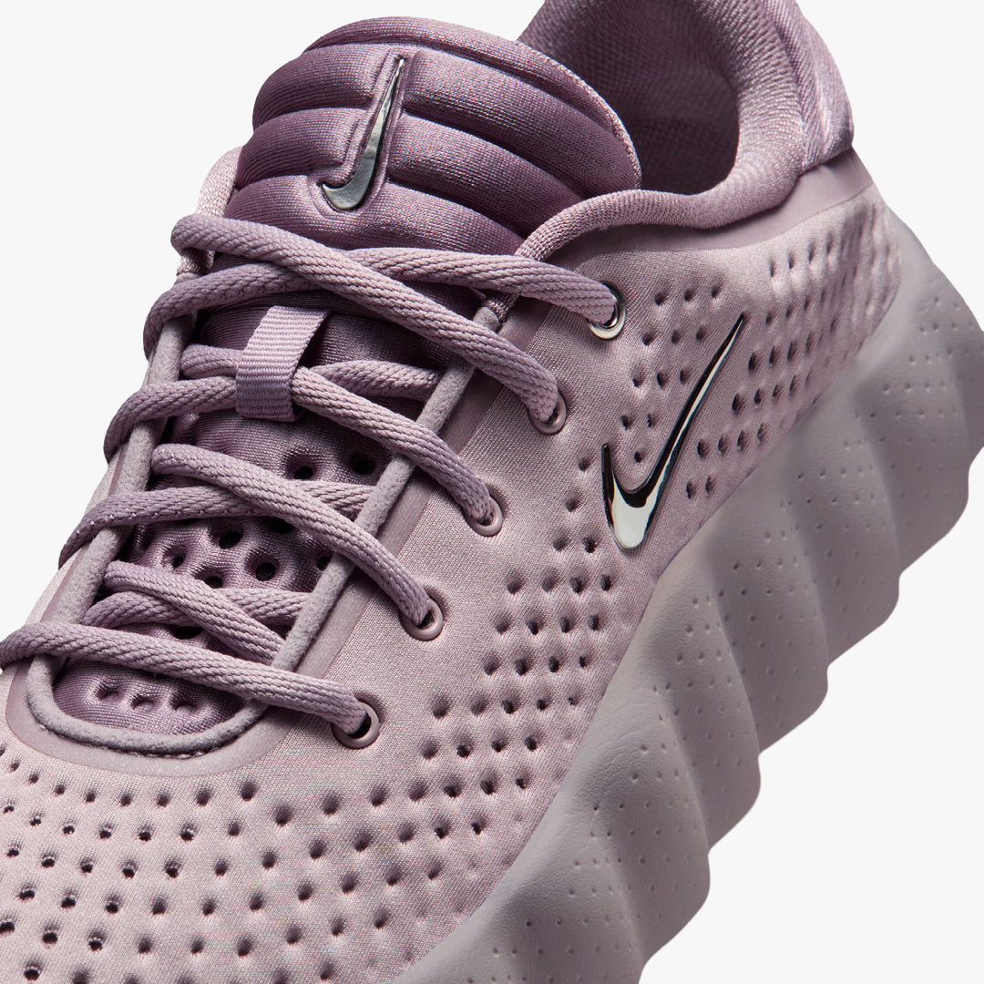 Nike Women's Mind 002