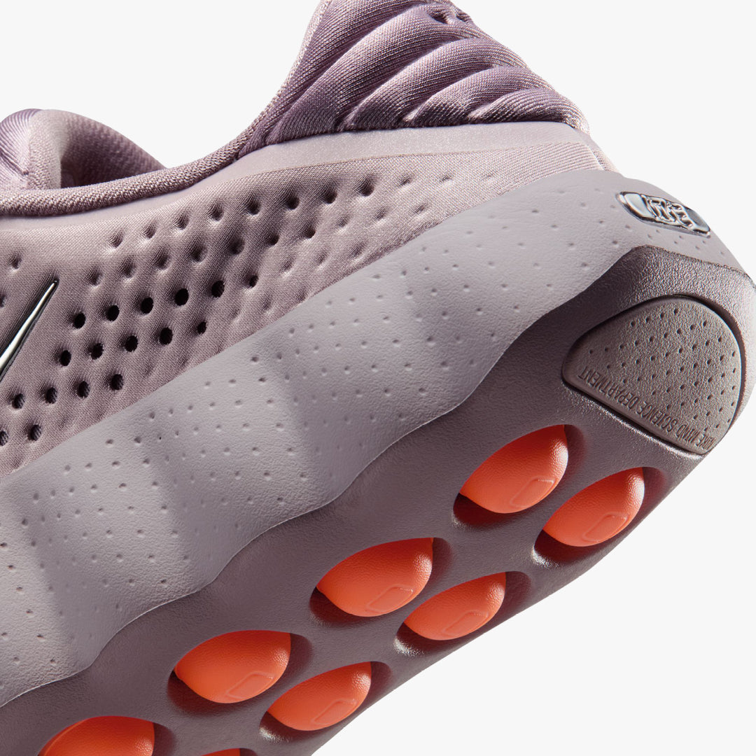 Nike Women's Mind 002