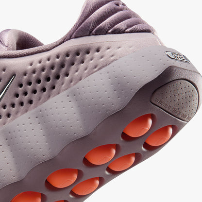 Nike Women's Mind 002